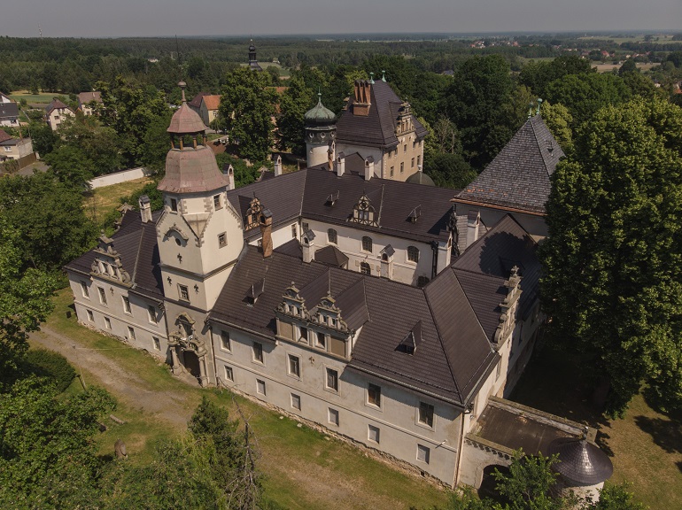 Zdjęcie nagłówkowe otwierające podstronę: Pałac w Dąbrowie, budynek UB przy ul. Dmowskiego w centrum Poznania – wsp&oacute;łpracujmy!